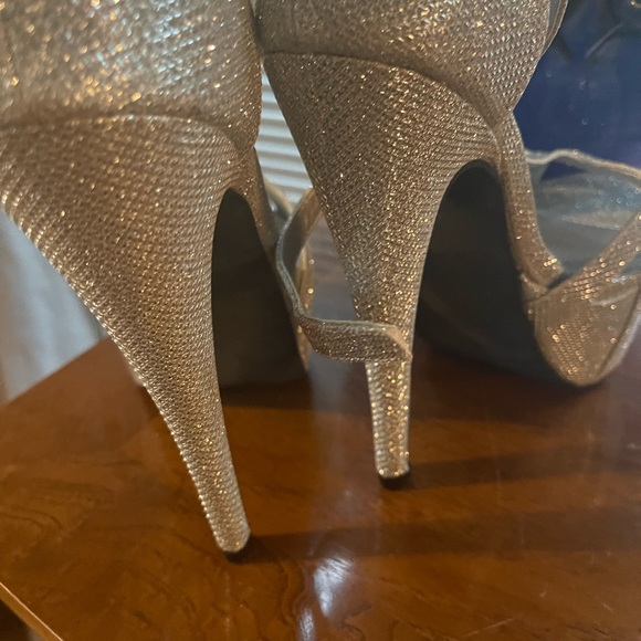 Shi Heels - Picture 4 of 7